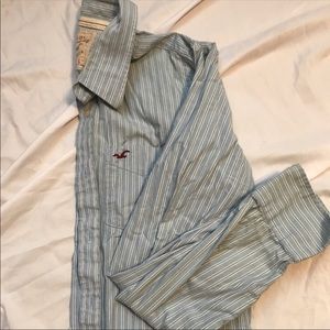 Large Men’s Light Blue Pinstriped Button Down